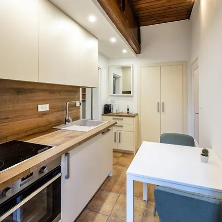 Apartma Center With Atrium *
